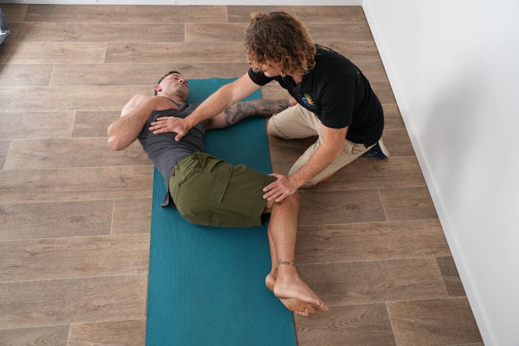 assisted-stretching-bonny-hills-laurieton-lake-cathie-abdominal-obliques-QL-quadratus-lumborum-lumbar-thoracic-spine-spiral-myofascial-chain